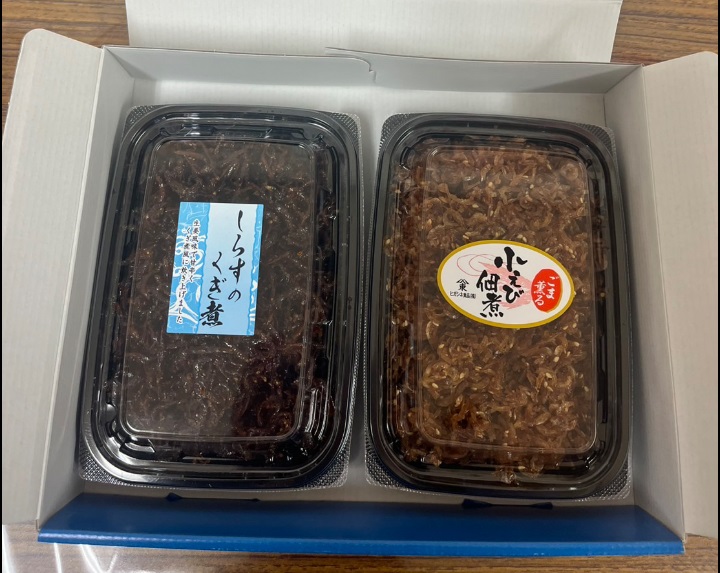 箱に入ったしらすくぎ煮と小えびの佃煮