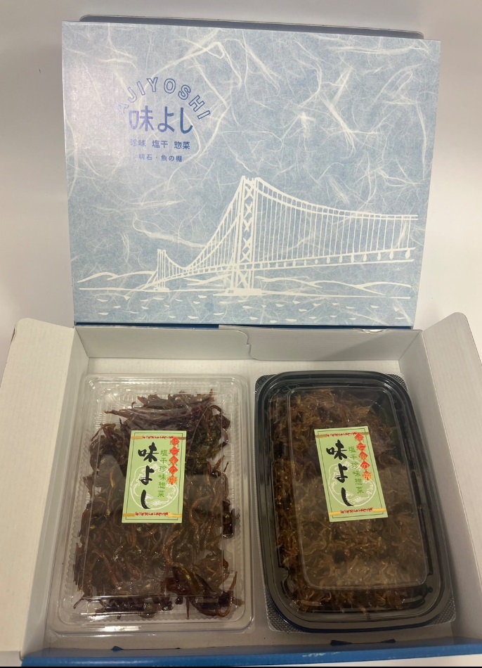 化粧箱に入ったいかなごくぎ煮とちりめん山椒の写真