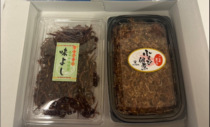 いかなごくぎ煮と小えび佃煮が箱に入った写真