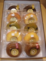箱に入った和菓子屋の焼どーなつ