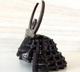 パズル兜（武田信玄）（据置タイプ）側面