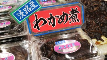 店頭で販売されているわかめ煮
