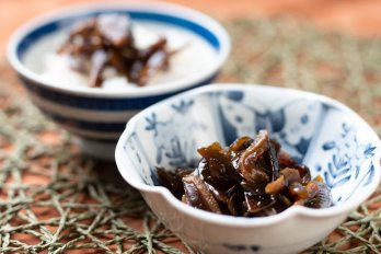 お椀に盛られたわかめ煮